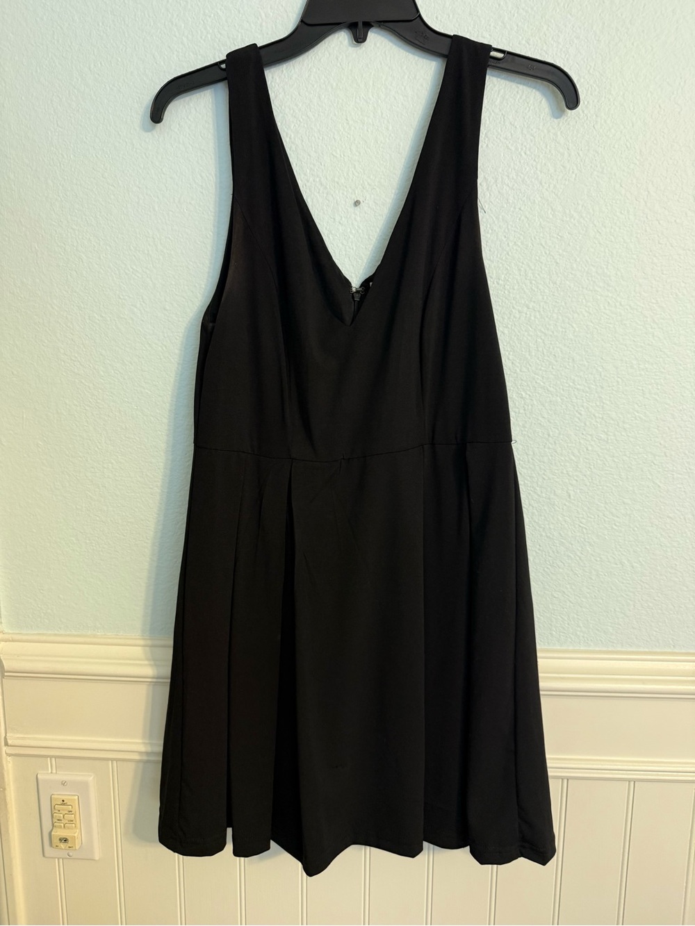 Tobi Black V-Neck Sleeveless Mini Dress